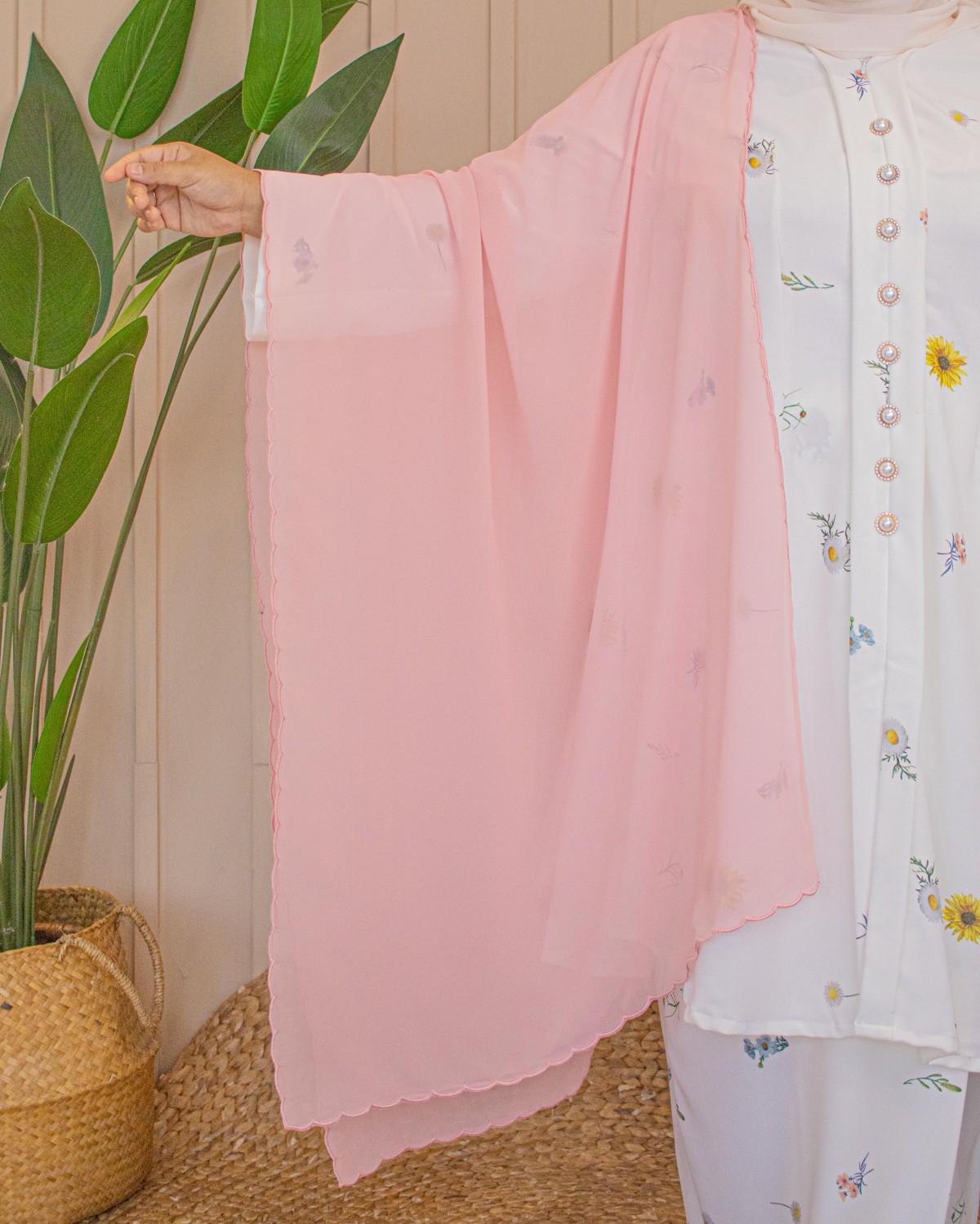 Nona Embroidery Shawl (Soft Pink)